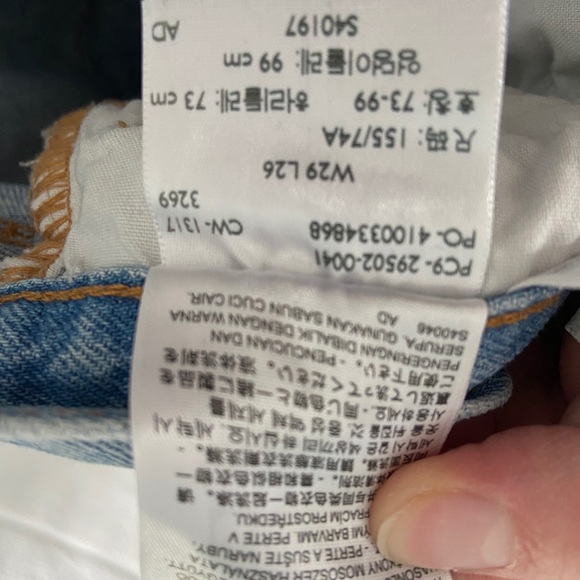 Levis High Rise Cropped Light Wash Denim - Picture 4 of 4